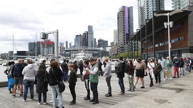 Hundreds of Melbourne voters were forced to wait more than two hours to cast their votes in the Vote for Parliament Referendum