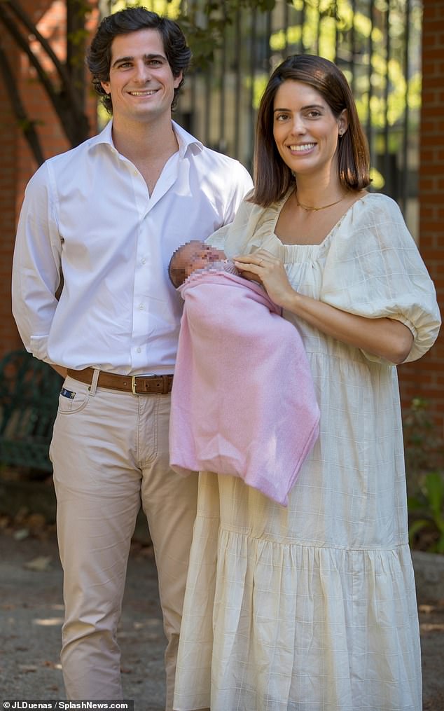 Fernando Fitz-James Stuart and his wife Sofia Palazuelo with their first child Rosario Fitz-James Palazuelo