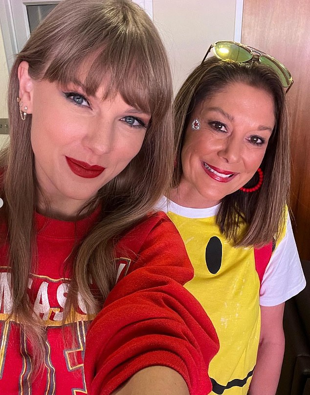 Taylor Swift posed for selfies with Patrick Mahomes' mother after the Chiefs defeated the Chargers