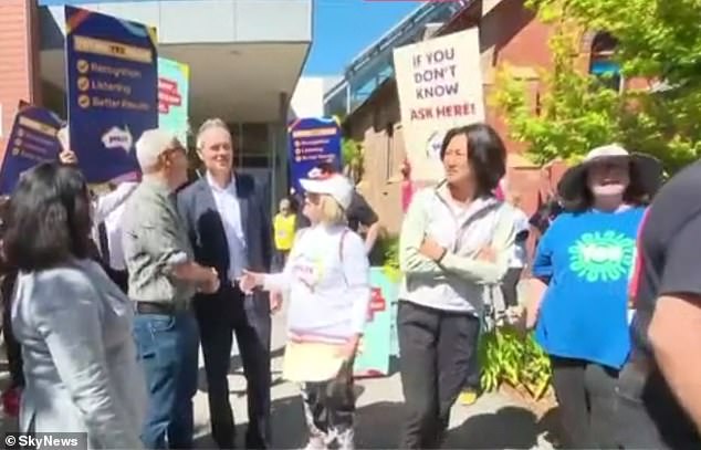 Warren Mundine, wearing a casual shirt and sunglasses, also tried to speak to one of the Yes campaigners, but the conversation was drowned out by jeers.