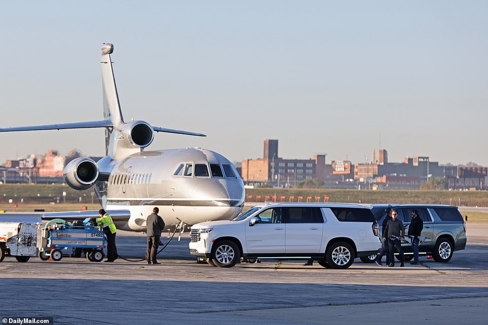 Taylor left Kansas City Wednesday morning afternoon and was spotted arriving at her private jet, leaving her new boyfriend behind