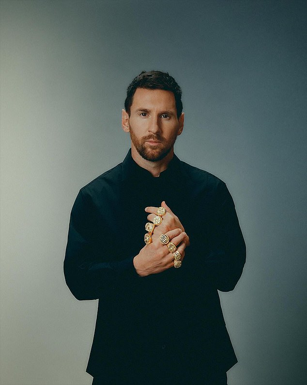 Lionel Messi has received eight gold rings from Adidas on the occasion of his eighth Ballon d'Or