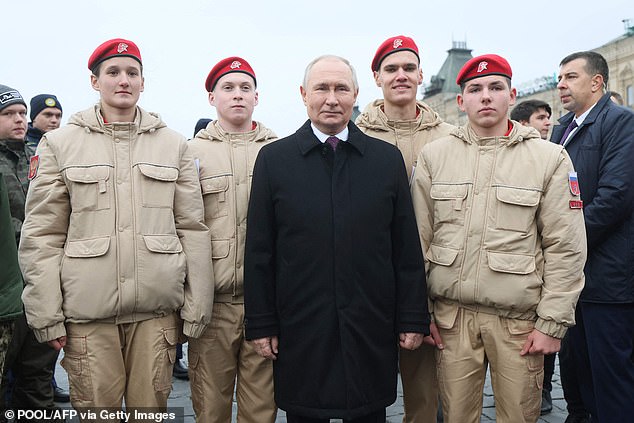 Putin (photo center) poses for a photo with members of the Young Army Cadets
