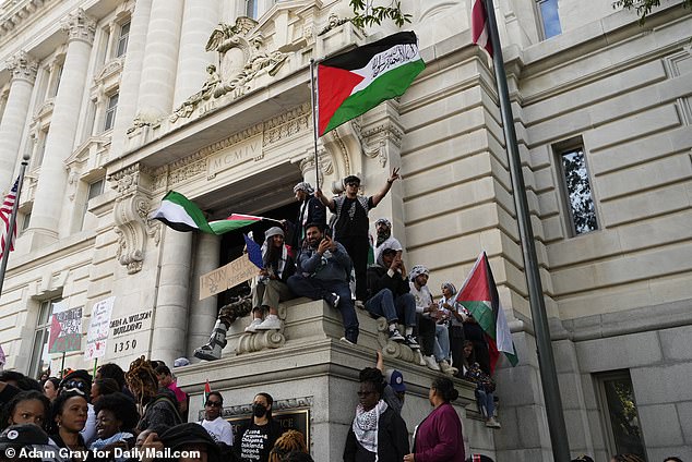 The protest in Washington DC took place at the same time as other protests were taking place in the US and around the world