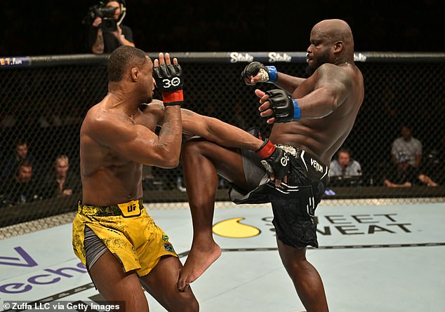 In the main event of the card, Jailton Almeida (L) was victorious via decision over Derrick Lewis (R).