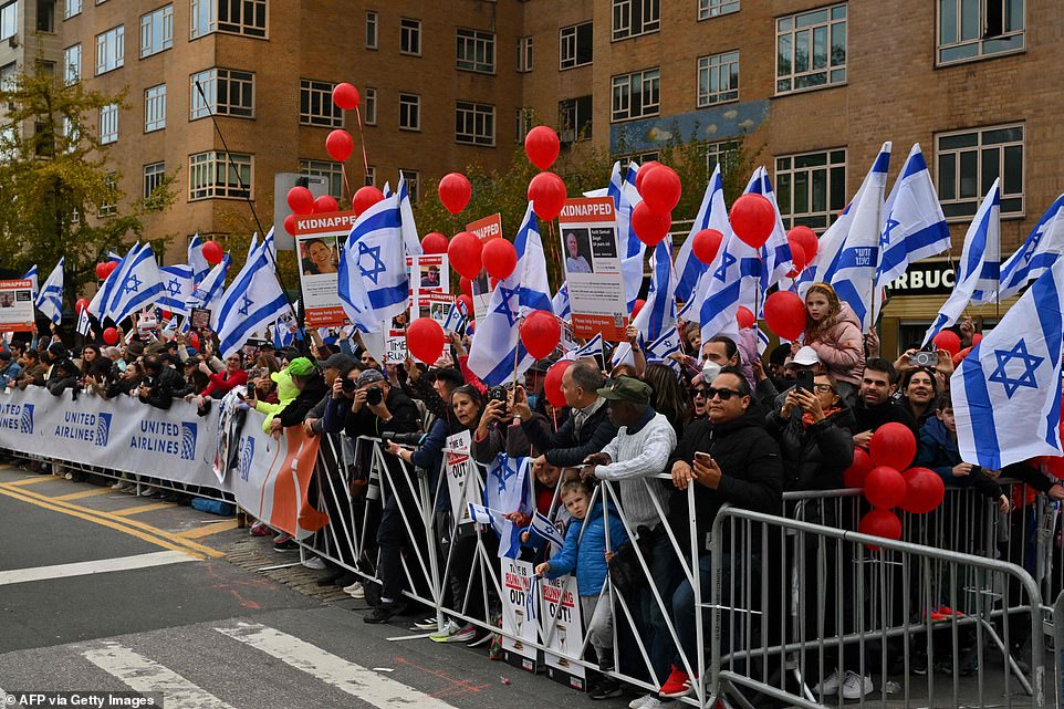 Flags of Israel were visible in several parts of the city during Sunday morning's race, as the Israeli-Palestinian conflict continued