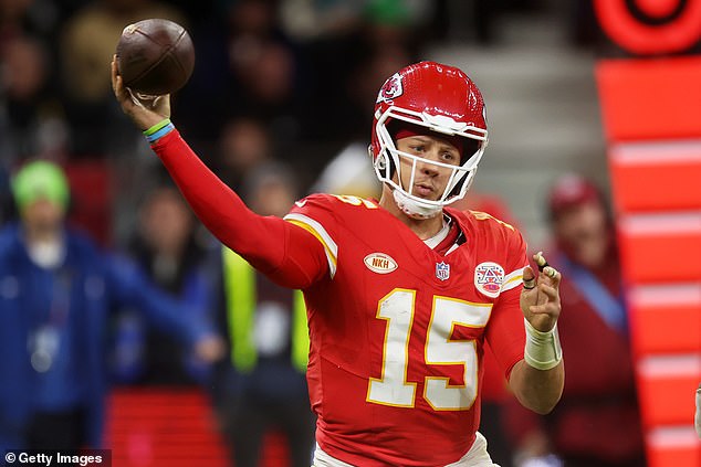 Patrick Mahomes found 11 different receivers to shake off last week's loss in Denver