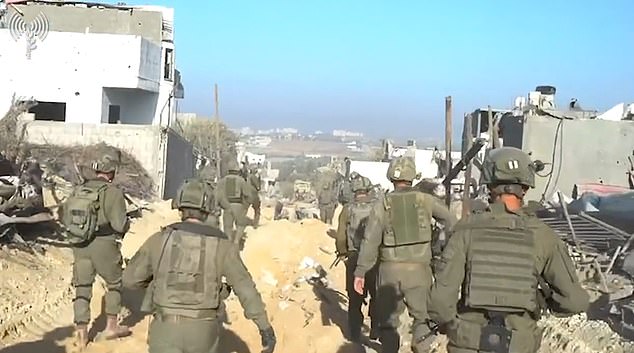 Israeli special forces are seen roaming the streets of Beit Hanoun