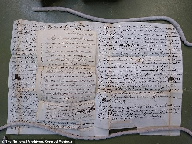 A note from Anne Diguet to her husband Nicolas Diguet, the quartermaster, enclosed in another letter from Father Delacroix to his son Pierre François.  Sometimes relatives would ask crew members' families to include messages to their loved ones in their letters