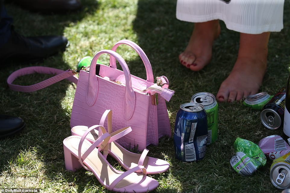 The usual kick-off of the heels followed the exciting conclusion of the main event, with well-behaved punters turning into barefoot partygoers