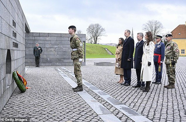 The royal family is depicted here during the official wreath laying ceremony, together with soldiers and other officials