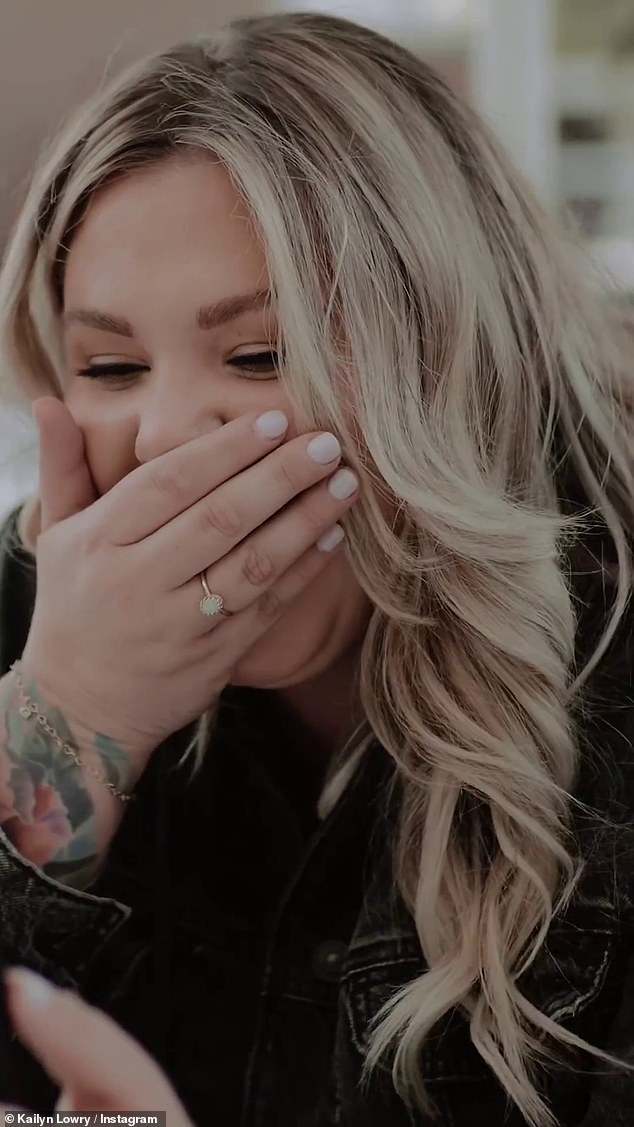 Surprise!  Kailyn, who is expecting twins with her boyfriend Elijah Scott, has announced she is expecting her sixth and seventh sons