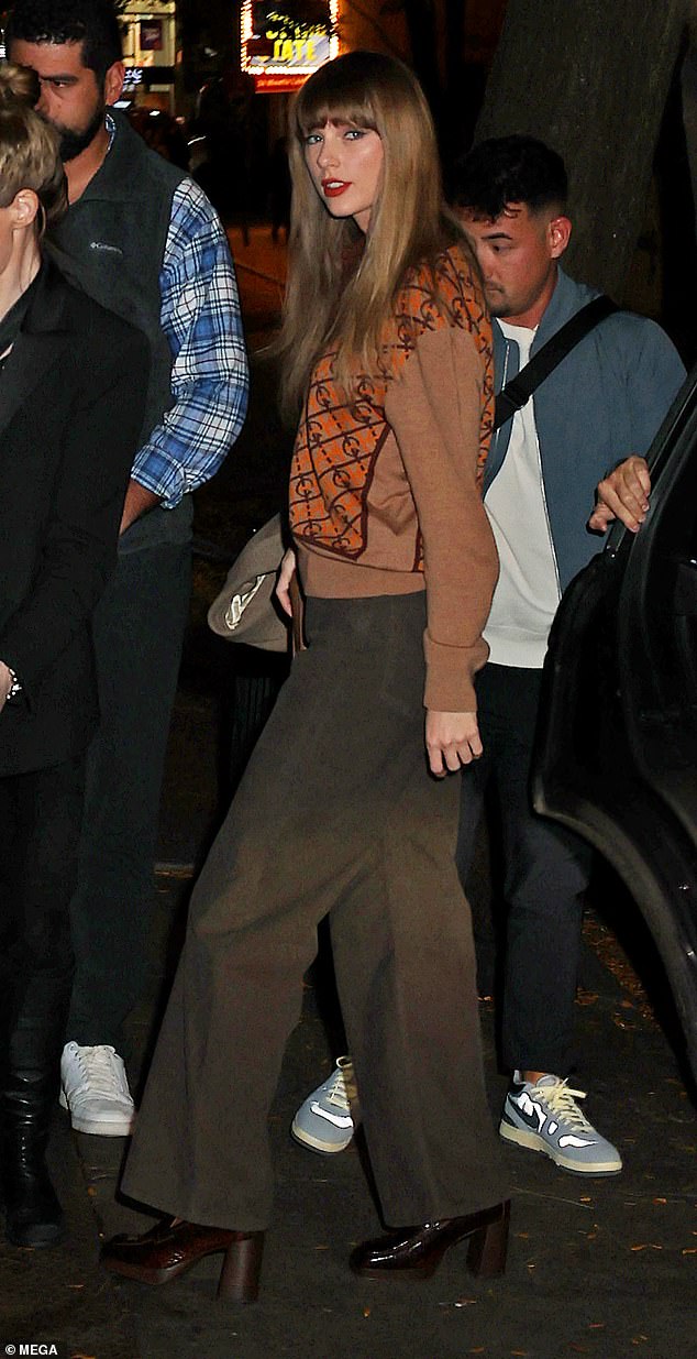 Wear a nice sweater: Taylor Swift recently went out for dinner in New York, dressed in the ideal holiday look