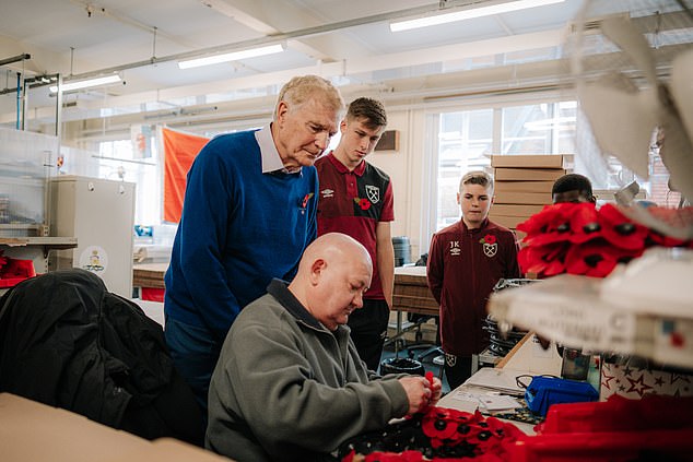 The intricacies of making the wreaths quickly became apparent to the Hamers of the past, present and future who watched