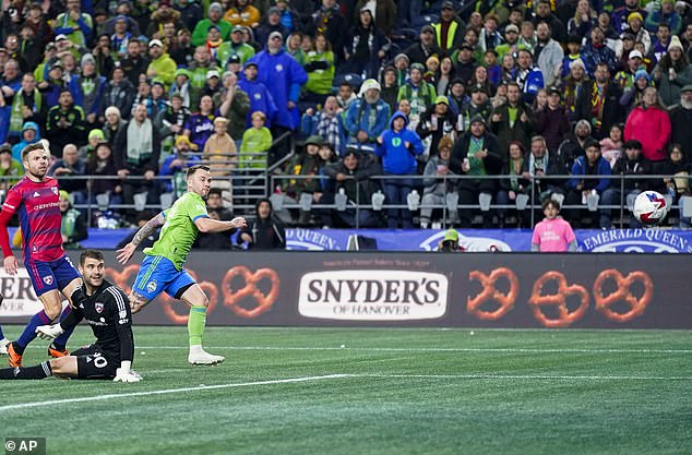 Albert Rusnak (green) scored the only goal Seattle needed after a turnover