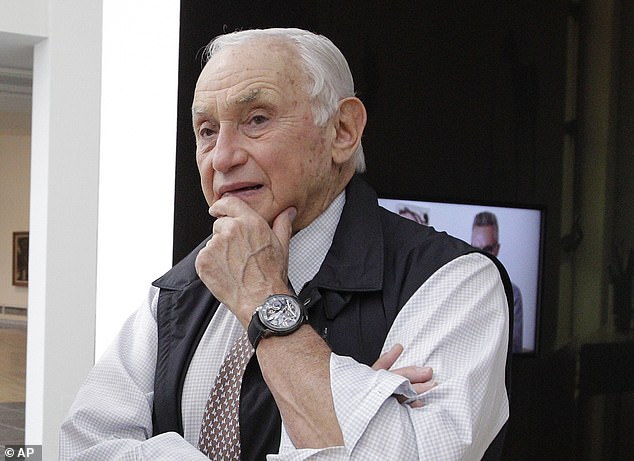 Leslie Wexner (pictured), the former CEO of L Brands, recently withdrew Wexner Foundation funding for the college that supported Israeli professionals to earn a one-year degree from the Harvard Kennedy School