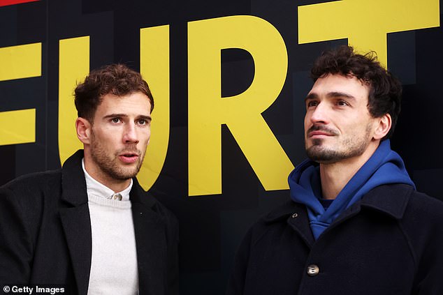 Leon Goretzka (left) and Mats Hummels also managed to watch Colts play the Patriots