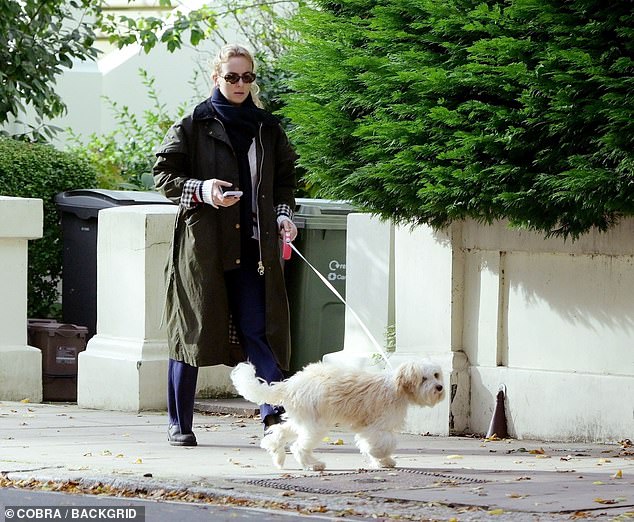 Sunday chills: She swept her blonde locks from her face into a high ponytail and went on an outing without makeup