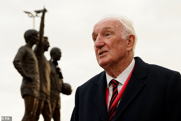 Former Manchester United goalkeeper and European Cup winner Alex Stepney was good friends with Charlton