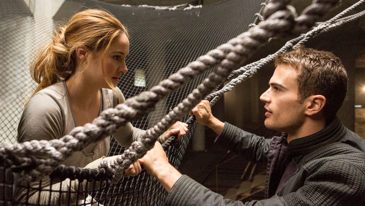 Shailene Woodley and Theo James face each other across a rope and net in Divergent