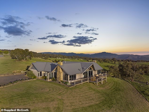 The house overlooks the small town of Merrijig and the Mount Buller alpine ski area, with the property just a 20-minute drive from the latter