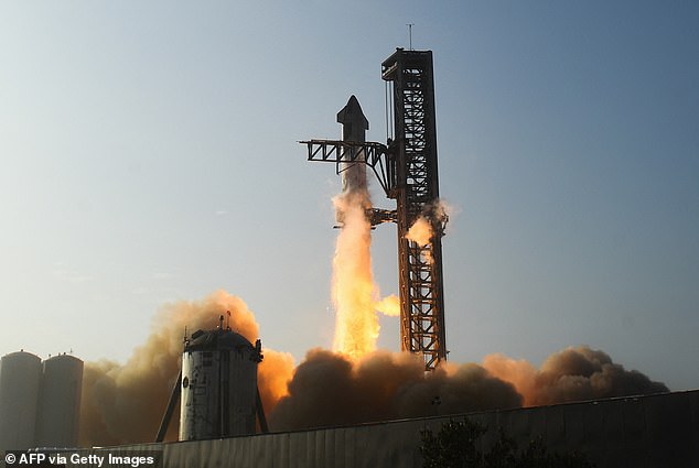 Starship is considered the largest and most powerful rocket in the world, which will be used to colonize Mars. It last took off on April 20 on a mission that ended with it exploding in the air four minutes after flight.