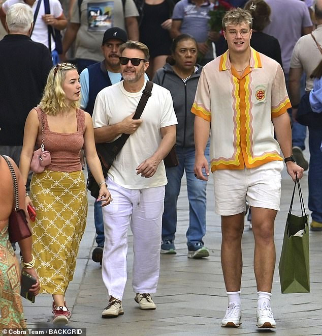 Finally: Gary soon caught up and the three struck up a conversation, happily taking in the sights together