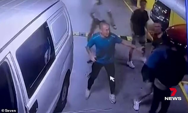 Bystanders rushed to free the man and attacked the alleged kidnappers with a baseball bat