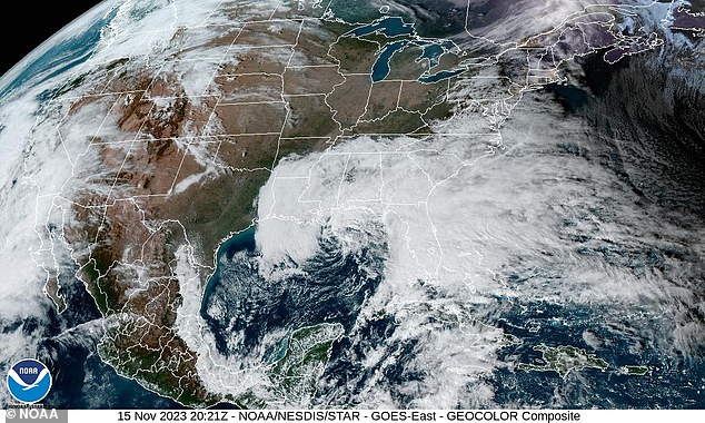 New weather maps show the coastal storm along the northeast coast