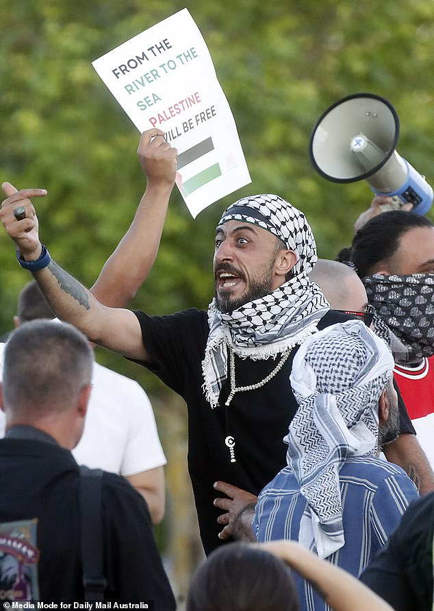 The Burgertory fire led to verbal and physical clashes between Israeli and Palestinian supporters in Caulfield