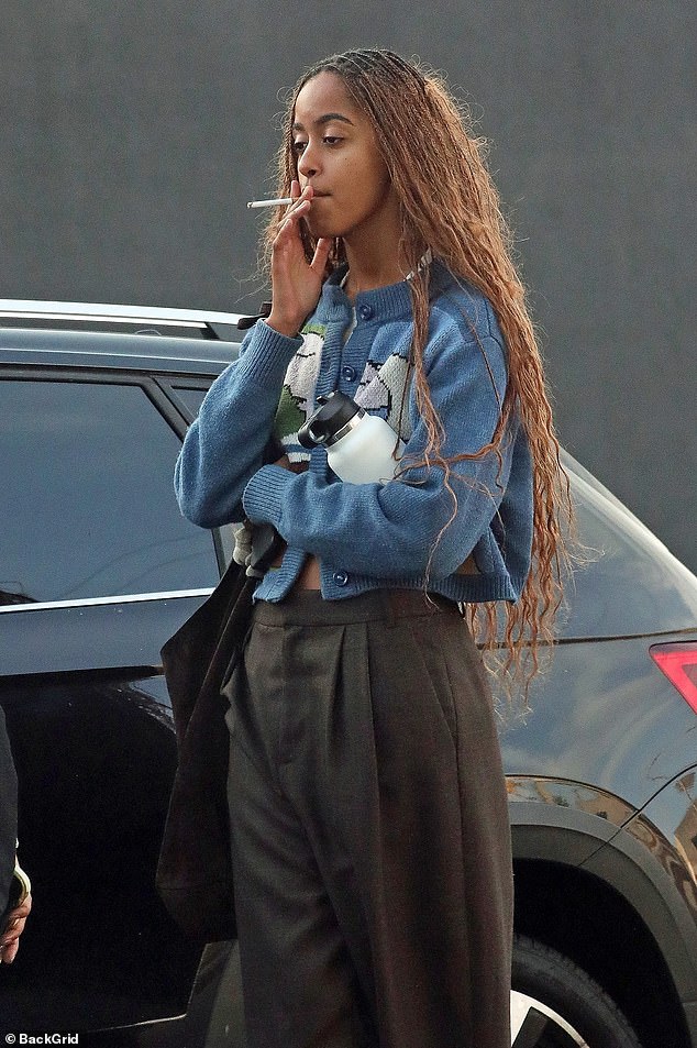 Last month, the former First Daughter enjoyed another smoke break with a friend in LA