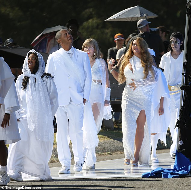 The lookalikes were all pictured in white ensembles in what appeared to be a celestial-themed clip