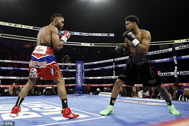 There was a lack of action in his fight with Edwin De Los Santos (left), which led to boos from the crowd