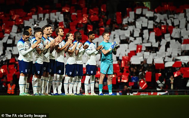 Before kick-off there was an emotional applause for one of England's greatest players