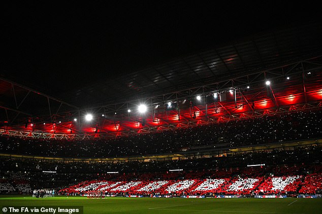 During the applause, a moving Sir Bobby tifo was held aloft by supporters in the stadium