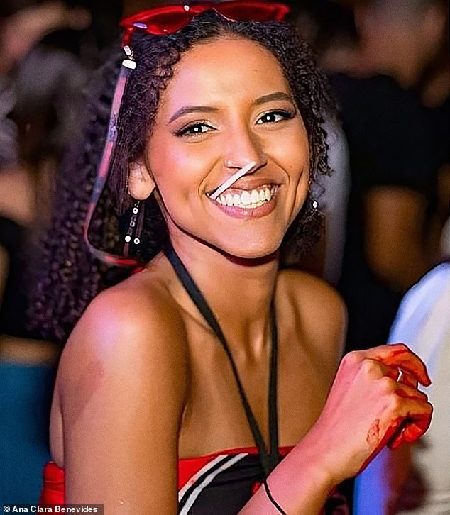 Ana Clara Benevides fainted during the show and is said to have suffered cardiac arrest.  Despite efforts by doctors on the scene, the 23-year-old was then taken to hospital where she died.