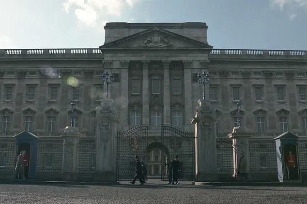 According to the show's co-founder and executive producer Andy Harris, the Crown had used more than 2,500 sets and filled 18 shipping containers at Elstree studios in Hertfordshire with props and costumes.