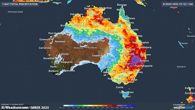 Northern NSW and South East Queensland (in purple) will see the heaviest rainfall over the next week