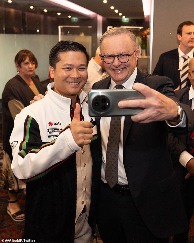 Anthony Albanese takes a selfie during the Lionel Bowen Dinner