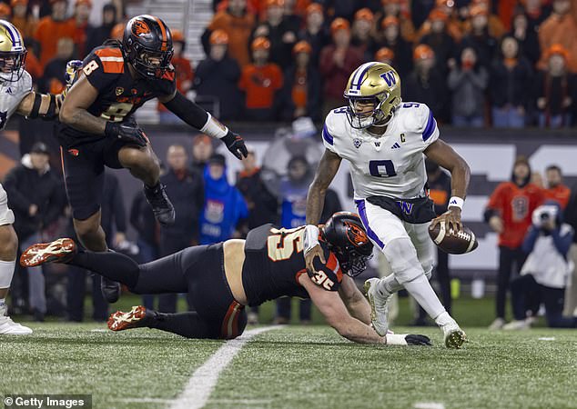 Washington defeated Oregon State 22-20 on Saturday to extend its winning streak to 11 games