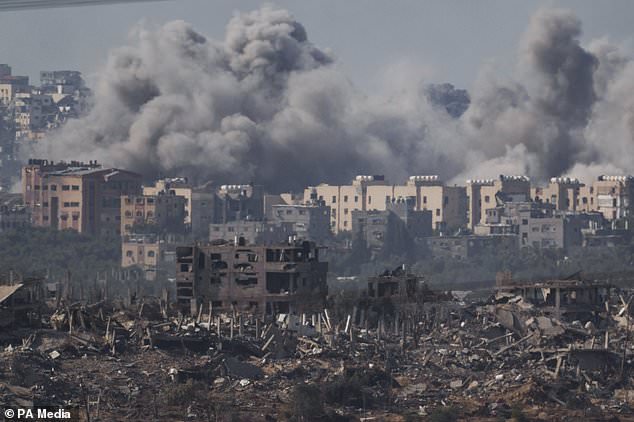 Fighting in the Gaza Strip, now in its seventh week, has moved to the Jabaliya refugee camp