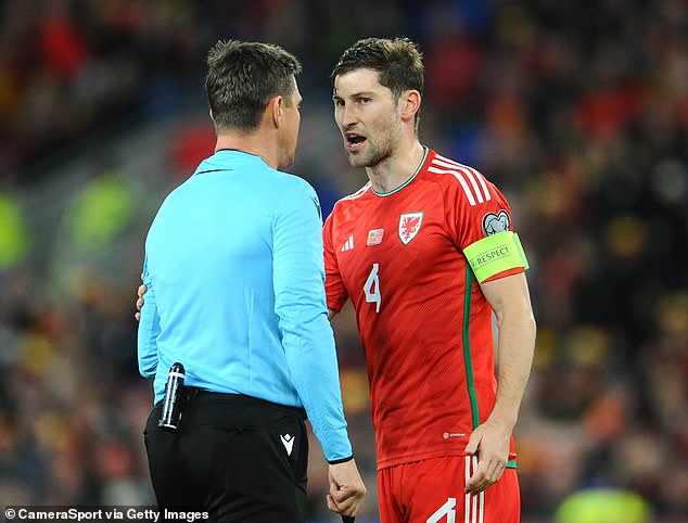 Ben Davies fights with the referee after being penalized for a challenge in the penalty area