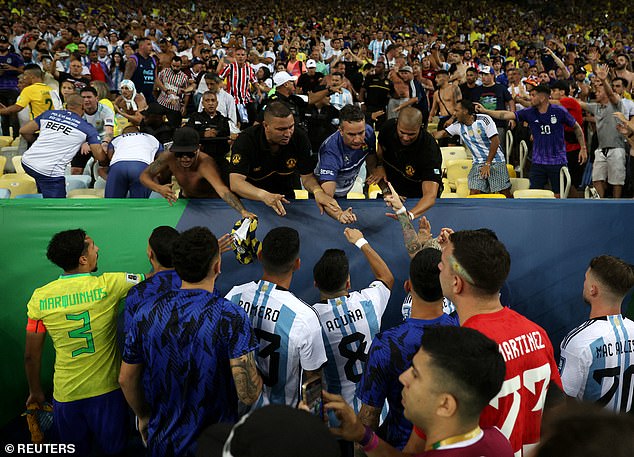 Albiceleste players approached the stands in an attempt to calm the fans