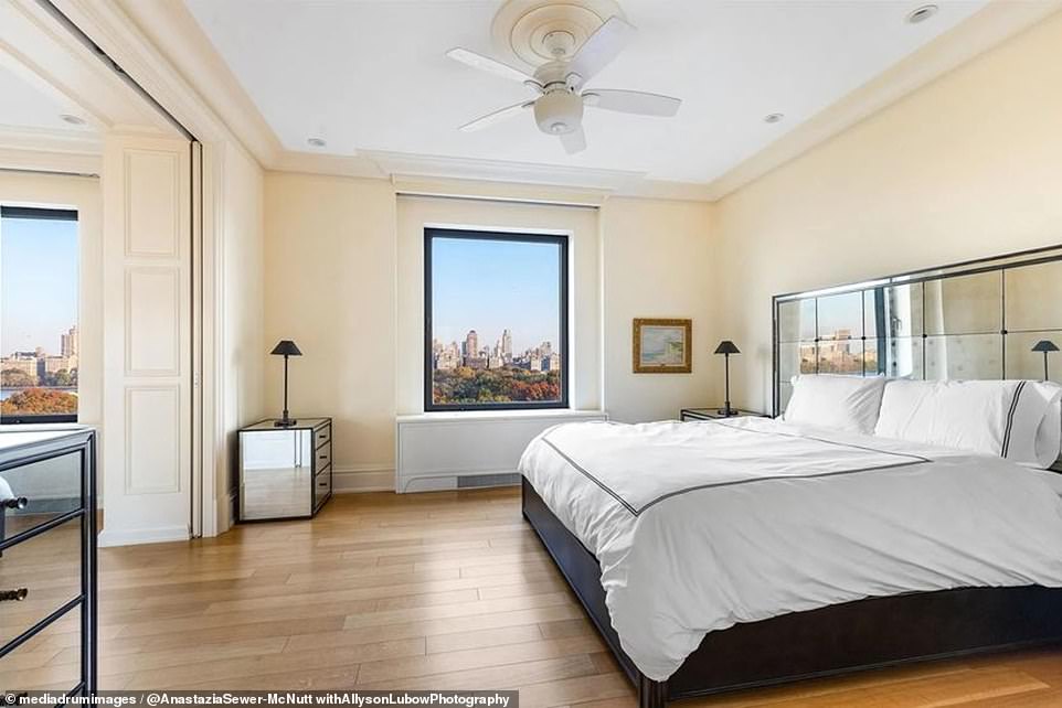 The king bedroom suite will also leave you in awe as it is located in its own wing and is blessed with breathtaking views of Central Park and the Reservoir.