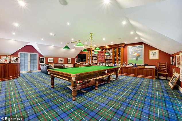 The home Sir Alex shared with Catherine features an impressive games room