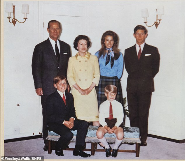 The Queen, who wore a bright yellow dress, dressed Edward in shorts for the 1971 card