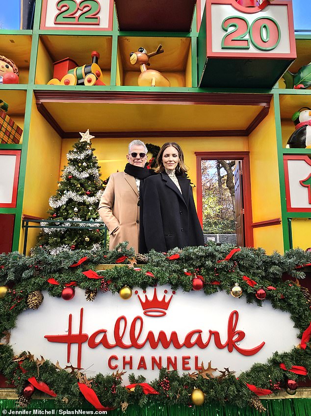 Woe!  From May to December, the couple had fun atop Hallmark Channel's Heartwarming Holiday Countdown float, which featured a 3D Christmas Advent calendar with large toys in each booth