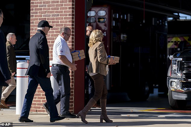 The president and first lady brought pumpkin pies to the Nantucket Fire Department around lunchtime on Thanksgiving