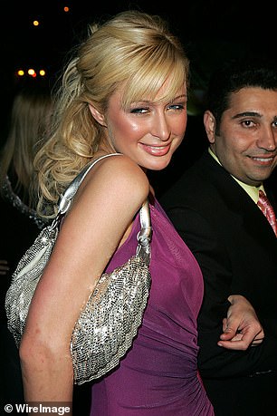 Commentators explained that wealthy women in the mid-2000s often had messy manes, such as Paris Hilton (photo 2004)