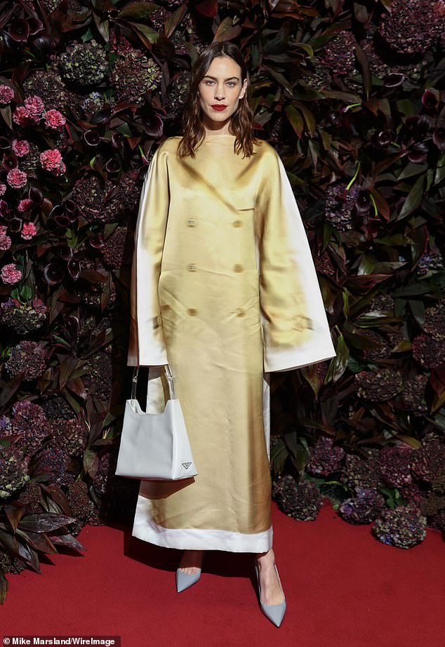 Looks good!  Also in attendance was fashion party favorite Alexa Chung, who showed off her quirky sense of style in an oversized gold dress